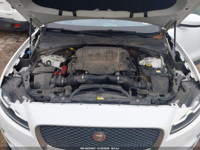 2018 JAGUAR F-PACE SADCK2EV7JA243344 Photo 9