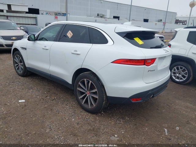 2018 JAGUAR F-PACE SADCK2EV7JA243344 Photo 2
