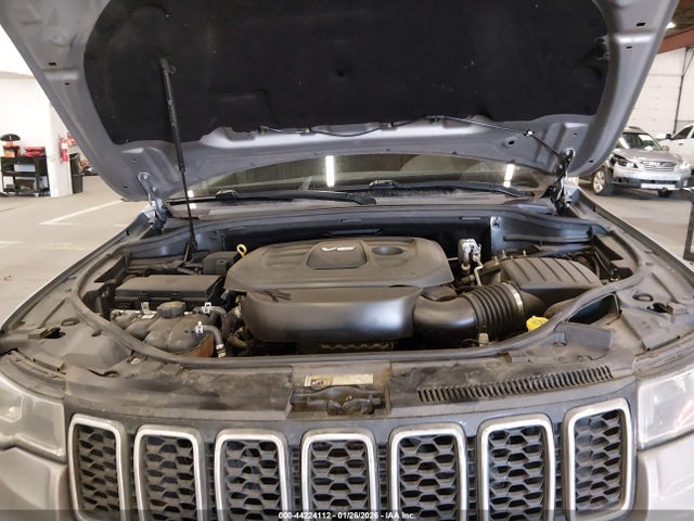 1C4RJFAG1JC268235 Jeep Grand Cherokee Laredo E 4x4