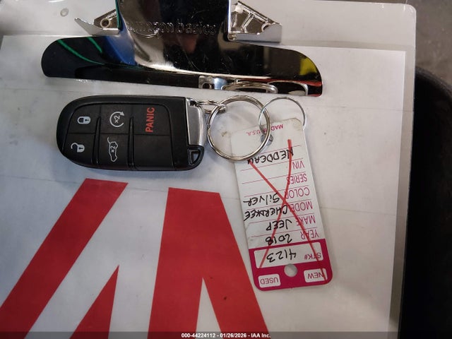 1C4RJFAG1JC268235 Jeep Grand Cherokee Laredo E 4x4