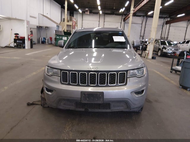 1C4RJFAG1JC268235 Jeep Grand Cherokee Laredo E 4x4