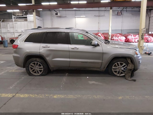 1C4RJFAG1JC268235 Jeep Grand Cherokee Laredo E 4x4