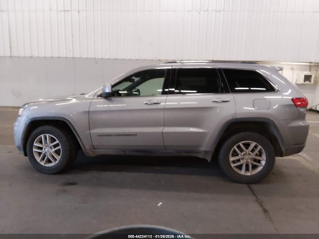 1C4RJFAG1JC268235 Jeep Grand Cherokee Laredo E 4x4