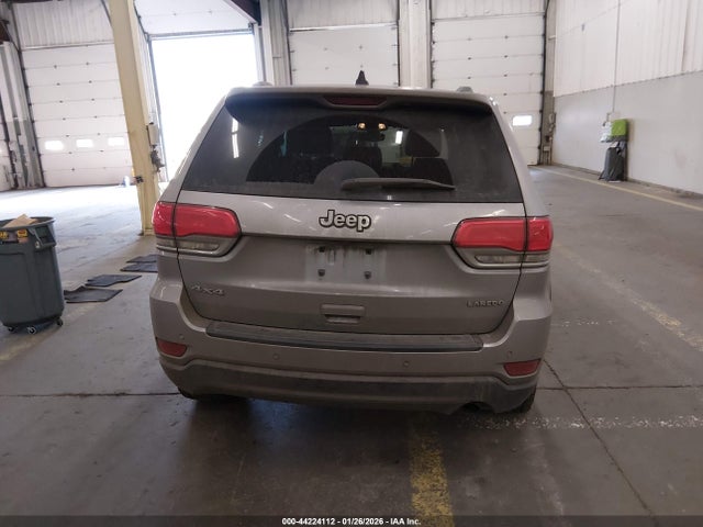 1C4RJFAG1JC268235 Jeep Grand Cherokee Laredo E 4x4