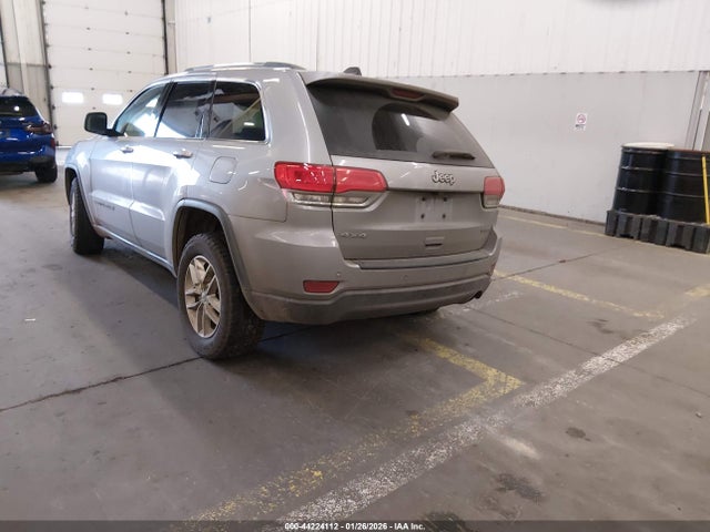 1C4RJFAG1JC268235 Jeep Grand Cherokee Laredo E 4x4