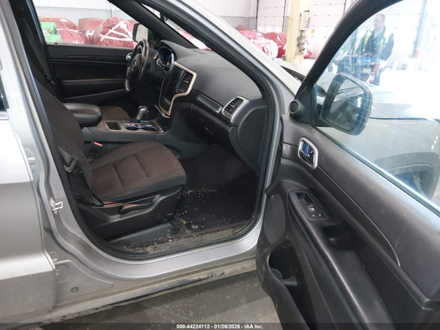 1C4RJFAG1JC268235 Jeep Grand Cherokee Laredo E 4x4