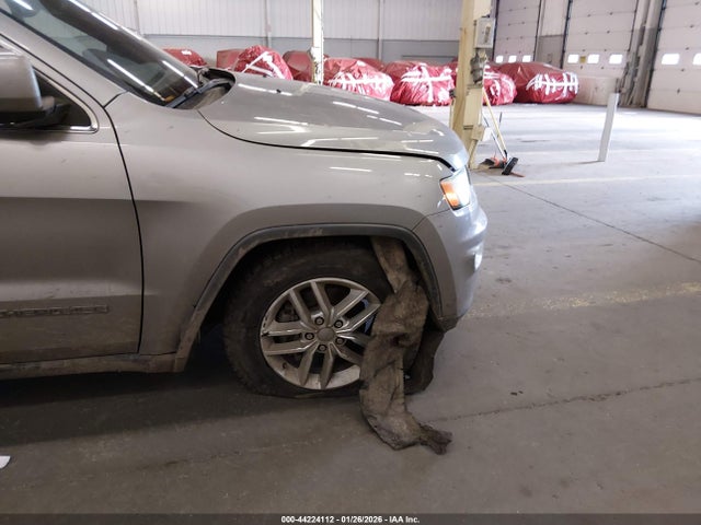 1C4RJFAG1JC268235 Jeep Grand Cherokee Laredo E 4x4