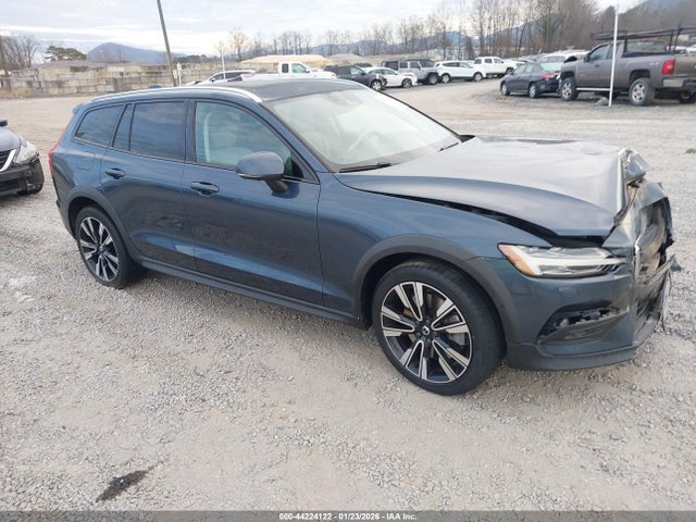2022 VOLVO V60 CROSS COUNTRY YV4102WK5N1086364