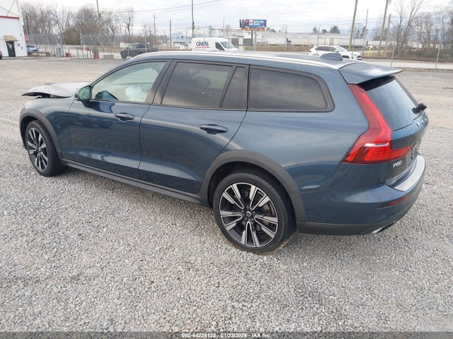 2022 VOLVO V60 CROSS COUNTRY YV4102WK5N1086364 Photo 2