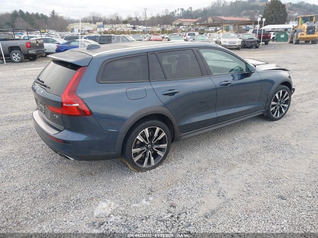 2022 VOLVO V60 CROSS COUNTRY YV4102WK5N1086364 Photo 3