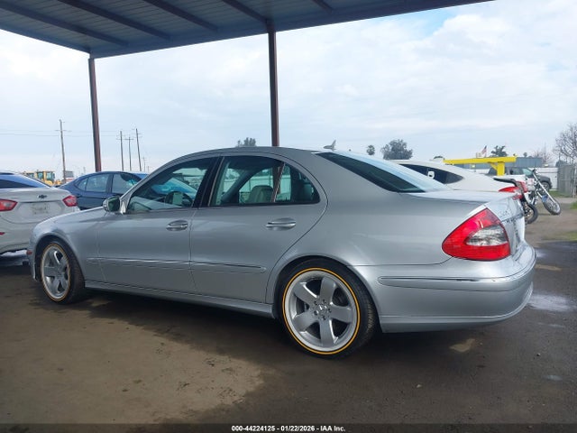44224125 :رقم المزاد ، WDBUF72X07B065267 vin ، 2007 Mercedes-benz E 550 مزاد بيع