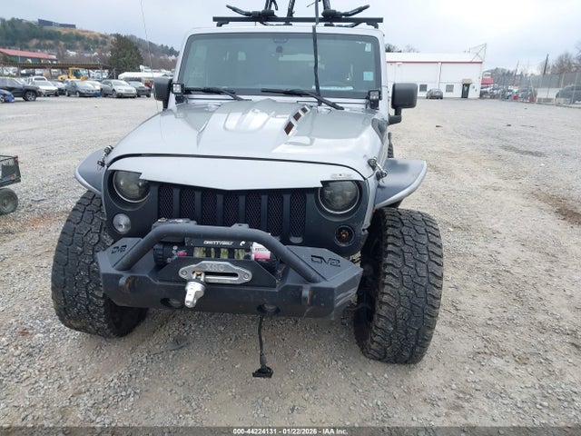 1C4BJWDG7HL512283 Jeep Wrangler Unlimited Sport 4x4