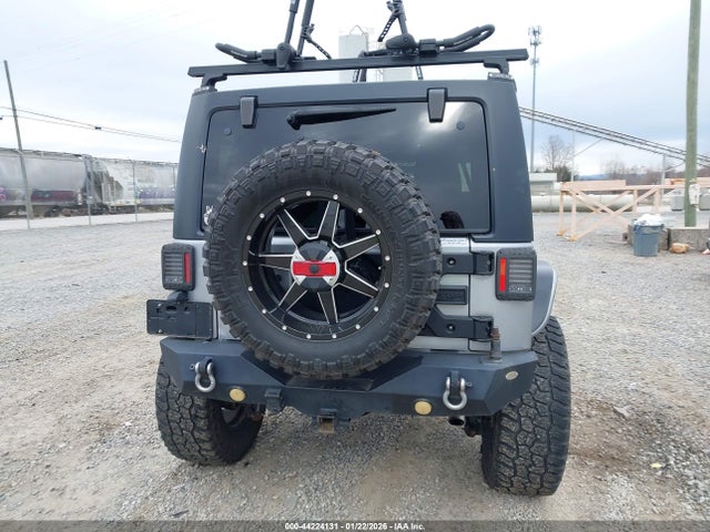 1C4BJWDG7HL512283 Jeep Wrangler Unlimited Sport 4x4