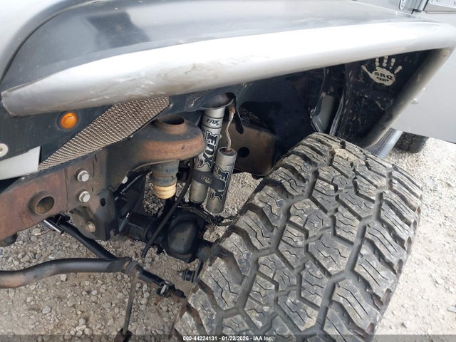 1C4BJWDG7HL512283 Jeep Wrangler Unlimited Sport 4x4