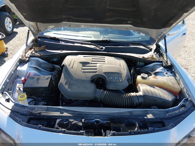 44224161 :رقم المزاد ، 2C3CCABG6MH595785 vin ، 2021 Chrysler 300 300s مزاد بيع