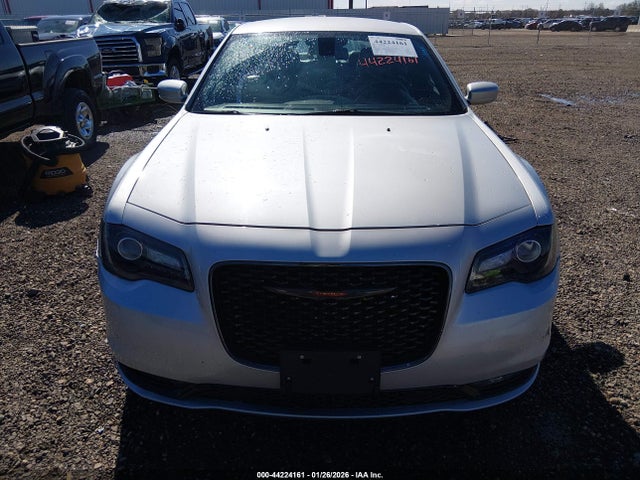 44224161 :رقم المزاد ، 2C3CCABG6MH595785 vin ، 2021 Chrysler 300 300s مزاد بيع