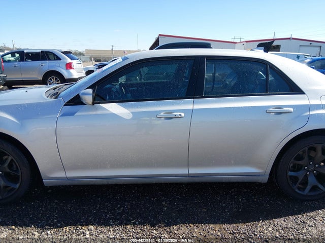 44224161 :رقم المزاد ، 2C3CCABG6MH595785 vin ، 2021 Chrysler 300 300s مزاد بيع
