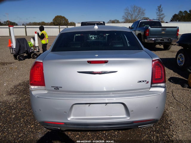 44224161 :رقم المزاد ، 2C3CCABG6MH595785 vin ، 2021 Chrysler 300 300s مزاد بيع
