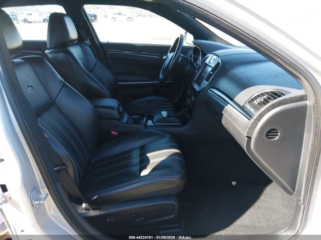44224161 :رقم المزاد ، 2C3CCABG6MH595785 vin ، 2021 Chrysler 300 300s مزاد بيع