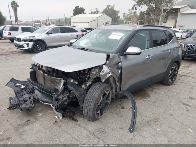 KNDER2AA7R7560505 KIA SELTOS EX