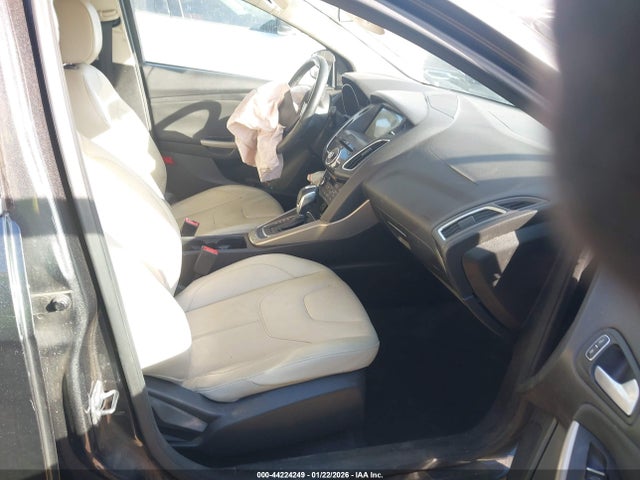 Продажа на аукционе авто 2016 Ford Focus Titanium, vin: 1FADP3J22GL260073, номер лота: 44224249