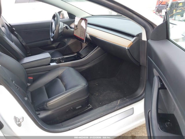 2019 TESLA MODEL 3 5YJ3E1EAXKF485032 Photo 4