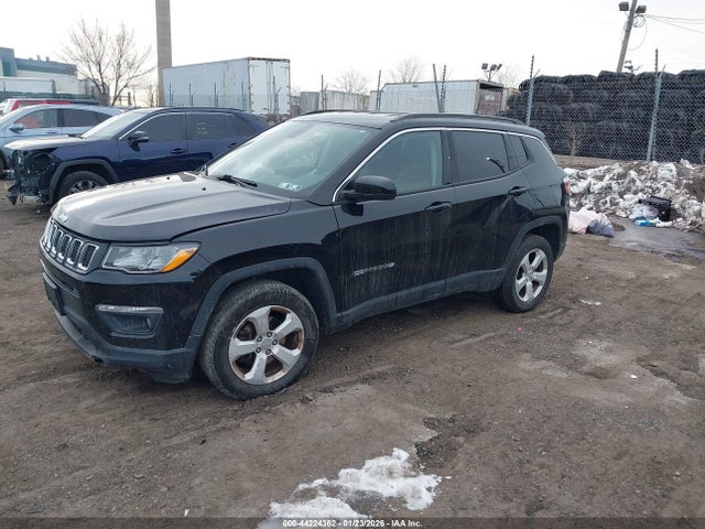 Jeep Compass Latitude 4x4 2019 3C4NJDBB4KT595806 Image 2