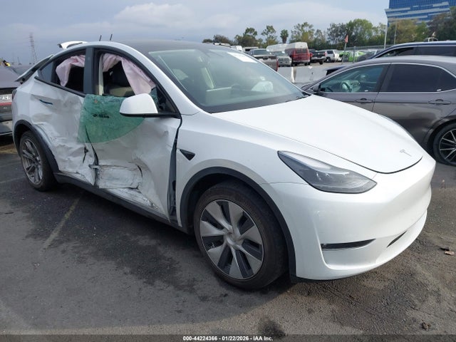 2023 TESLA MODEL Y 7SAYGDEE7PF631224 Photo 0