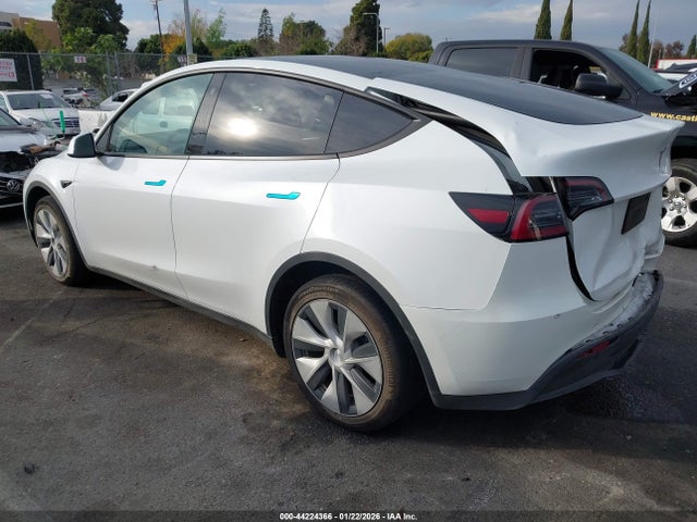 2023 TESLA MODEL Y 7SAYGDEE7PF631224 Photo 2