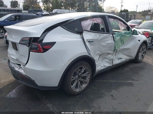 2023 TESLA MODEL Y 7SAYGDEE7PF631224 Photo 3