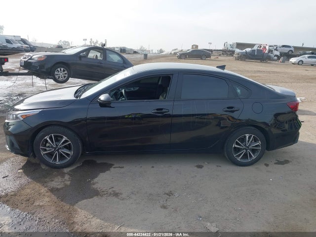 2023 Kia Forte Lxs მანქანა იყიდება აუქციონზე, vin: 3KPF24AD0PE607675, აუქციონის ნომერი: 44224422