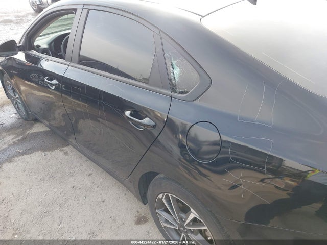 2023 Kia Forte Lxs მანქანა იყიდება აუქციონზე, vin: 3KPF24AD0PE607675, აუქციონის ნომერი: 44224422