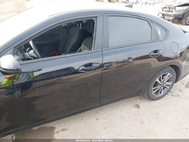 2023 Kia Forte Lxs მანქანა იყიდება აუქციონზე, vin: 3KPF24AD0PE607675, აუქციონის ნომერი: 44224422