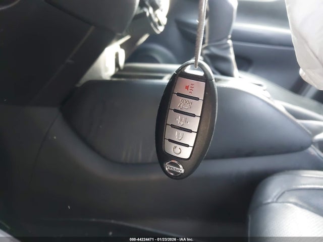 JN8AT2MV4JW318428 Nissan Rogue Sl