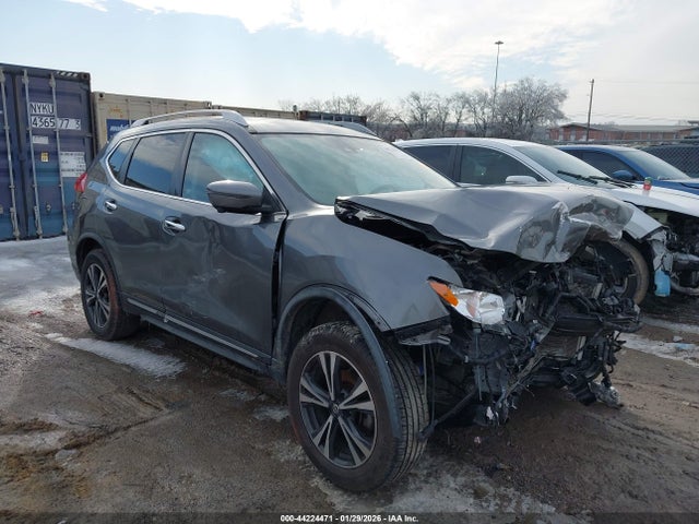 JN8AT2MV4JW318428 Nissan Rogue Sl