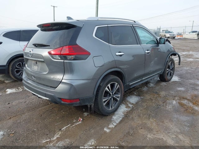 JN8AT2MV4JW318428 Nissan Rogue Sl