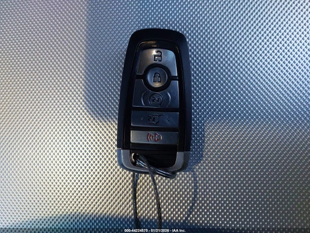 44224570 :رقم المزاد ، 1FMCU9J99LUB17183 vin ، 2020 Ford Escape Titanium مزاد بيع