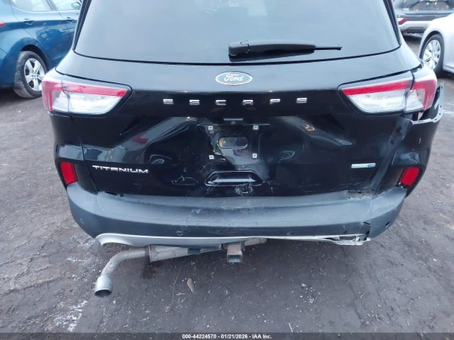 44224570 :رقم المزاد ، 1FMCU9J99LUB17183 vin ، 2020 Ford Escape Titanium مزاد بيع