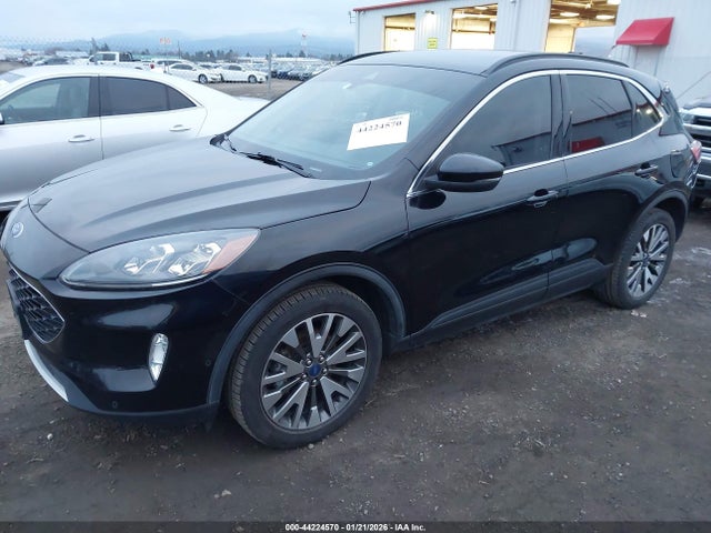 44224570 :رقم المزاد ، 1FMCU9J99LUB17183 vin ، 2020 Ford Escape Titanium مزاد بيع