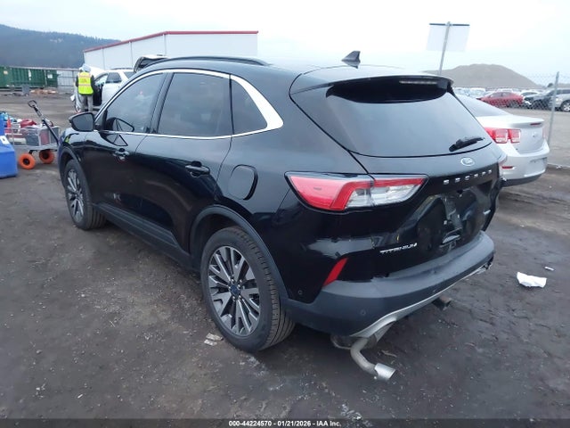 44224570 :رقم المزاد ، 1FMCU9J99LUB17183 vin ، 2020 Ford Escape Titanium مزاد بيع