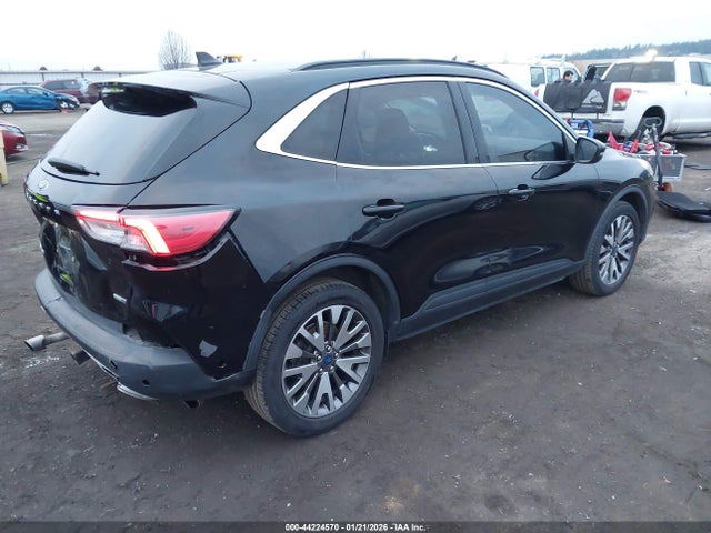 44224570 :رقم المزاد ، 1FMCU9J99LUB17183 vin ، 2020 Ford Escape Titanium مزاد بيع