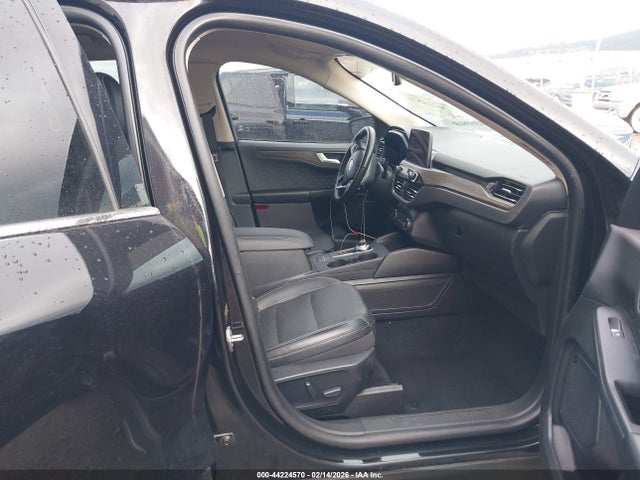 44224570 :رقم المزاد ، 1FMCU9J99LUB17183 vin ، 2020 Ford Escape Titanium مزاد بيع
