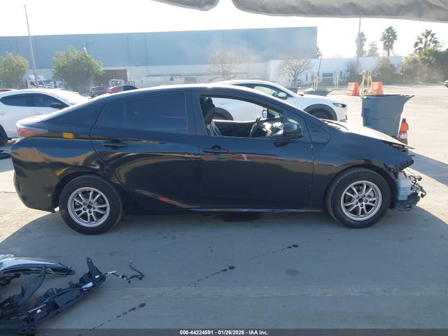 JTDKARFU7H3032619 Toyota Prius Four