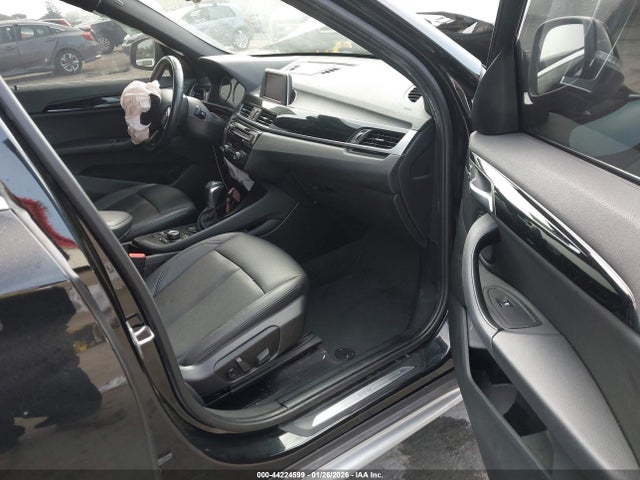 2018 BMW X1 WBXHU7C30J5L08458 Photo 4