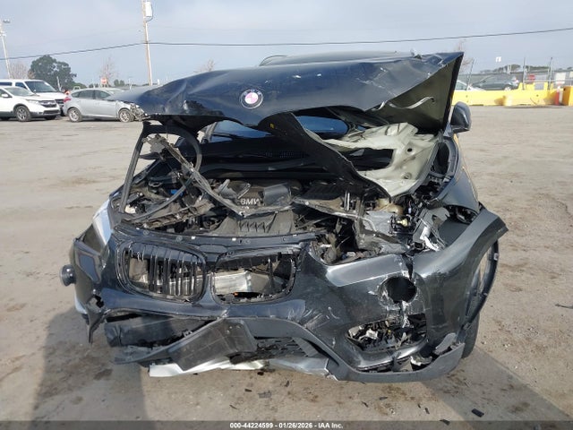 2018 BMW X1 WBXHU7C30J5L08458 Photo 5