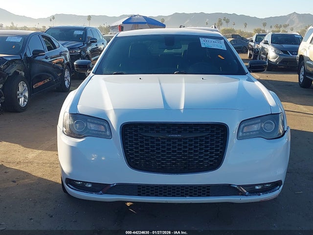 2C3CCABG1JH227235 Chrysler 300 300s