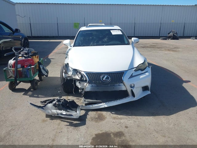 Lexus IS 200T 2016 JTHBA1D29G5002798 Image 13