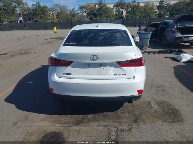 Lexus IS 200T 2016 JTHBA1D29G5002798 Image 17