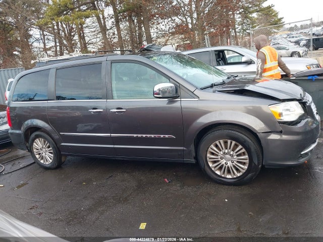 44224879 :رقم المزاد ، 2C4RC1CG0FR546485 vin ، 2015 Chrysler Town & Country Touring-l مزاد بيع