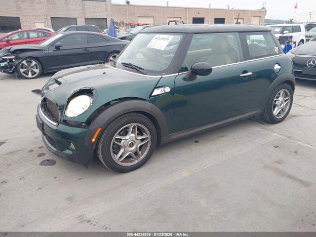 2010 MINI COOPER S WMWMF7C56ATX44697 Photo 1